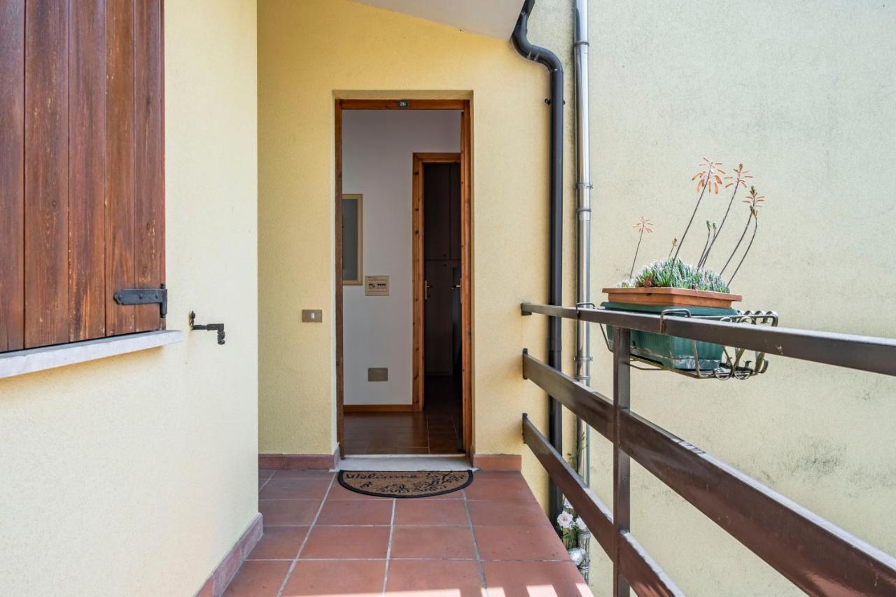L&M Apartments - Pool - By Host4U Muscoline Εξωτερικό φωτογραφία